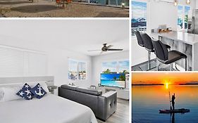 Waterfront Studio 2, Couples Oasis, Kayaks, Pool